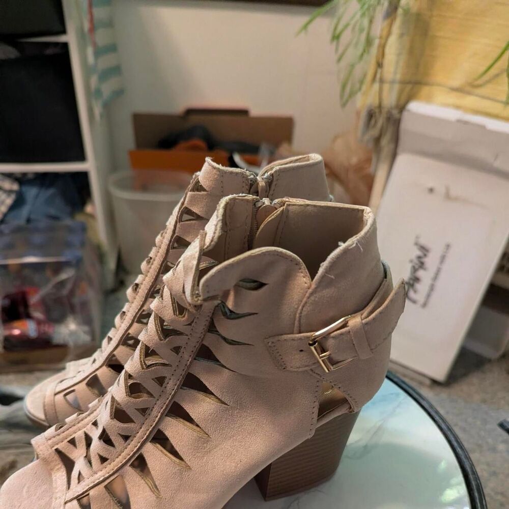 Yoki Women's Tan Boots